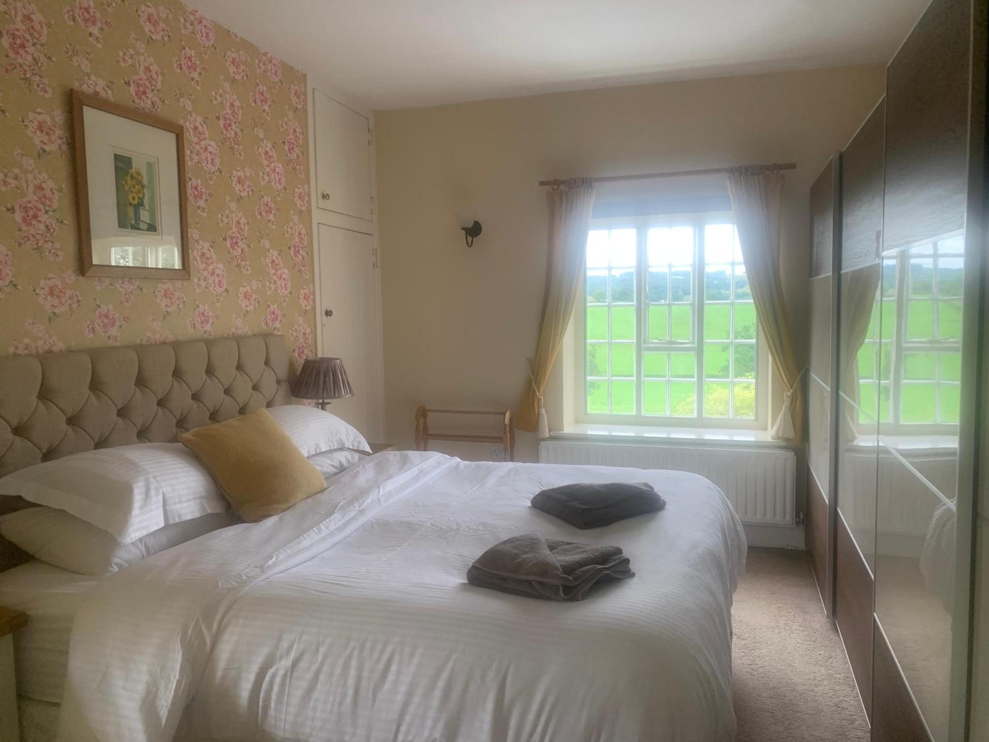 Mid-Wales Farmhouse, Swimming Pool, Tranquil Countryside Views, Sleeps 14 Meifod Dış mekan fotoğraf