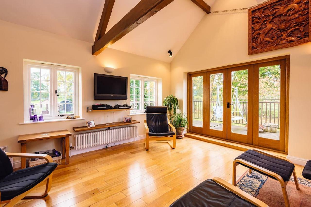 Mid-Wales Farmhouse, Swimming Pool, Tranquil Countryside Views, Sleeps 14 Meifod Dış mekan fotoğraf