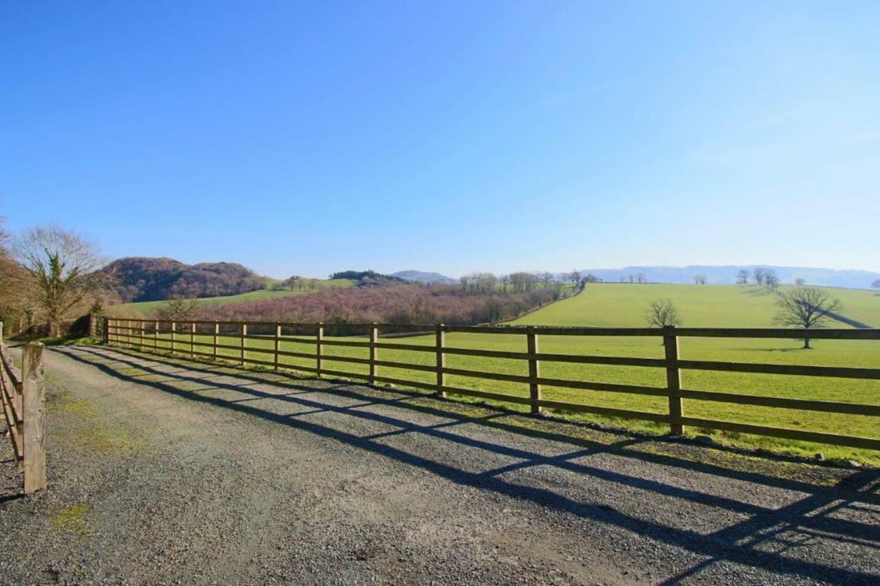 Mid-Wales Farmhouse, Swimming Pool, Tranquil Countryside Views, Sleeps 14 Meifod Dış mekan fotoğraf